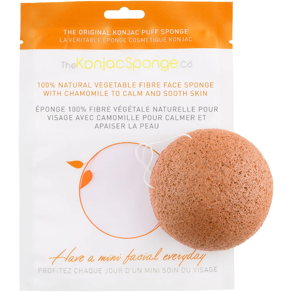 Esponja facial con camomila de The Konjac Sponge Company Imagen 1