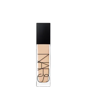 Base de maquillaje de resplandor natural de larga duración NARS Cosmetics (Varios tonos) - Shade Mont Blanc