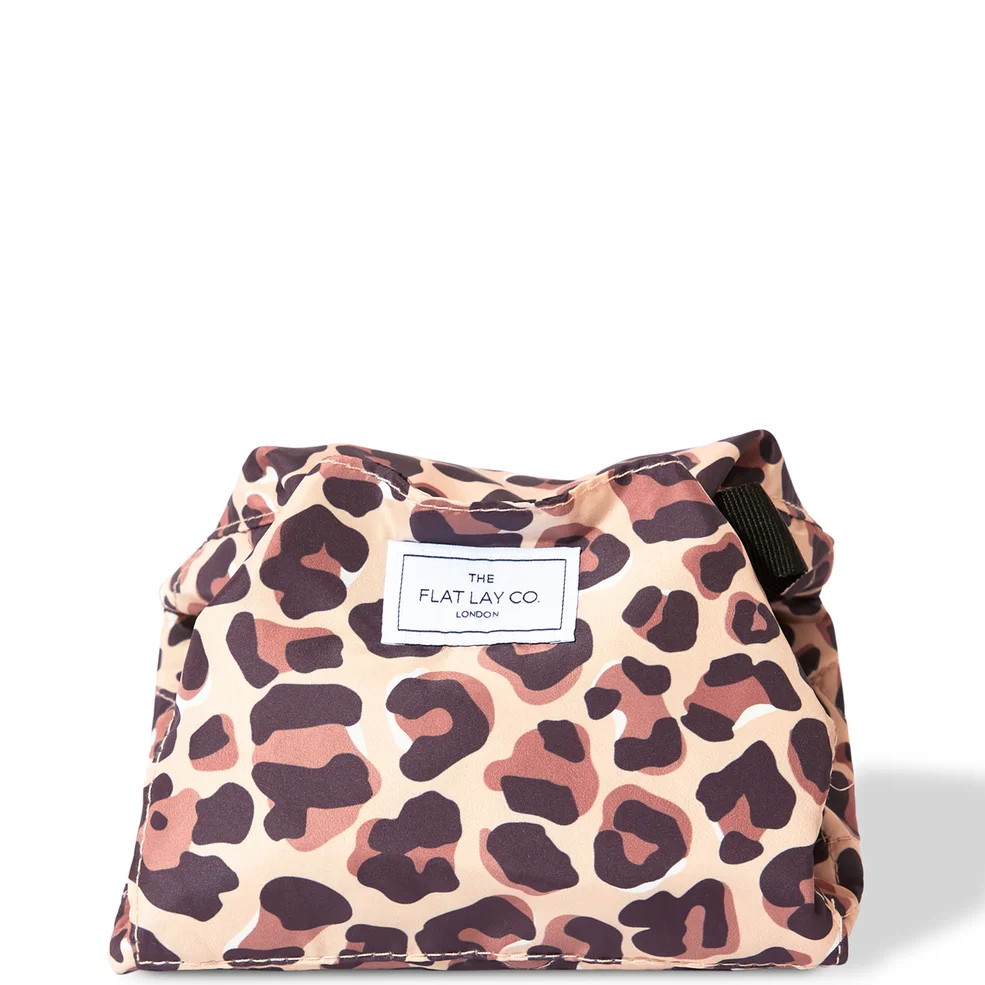 The Flat Lay Co. Drawstring Bag - Leopard Print Imagen 1
