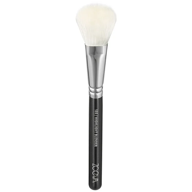 Brocha vegana difuminadora para iluminador 132 de ZOEVA