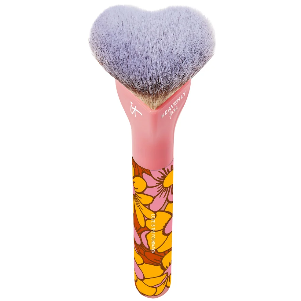IT Cosmetics Heavenly Luxe Love Is the Foundation Brush Imagen 1