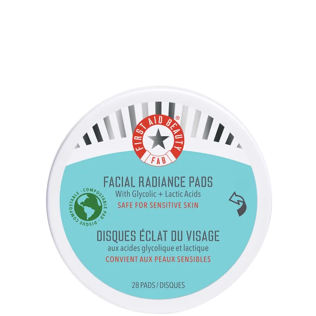 Discos faciales iluminadores con ácido glicólico y láctico de First Aid Beauty en tamaño viaje