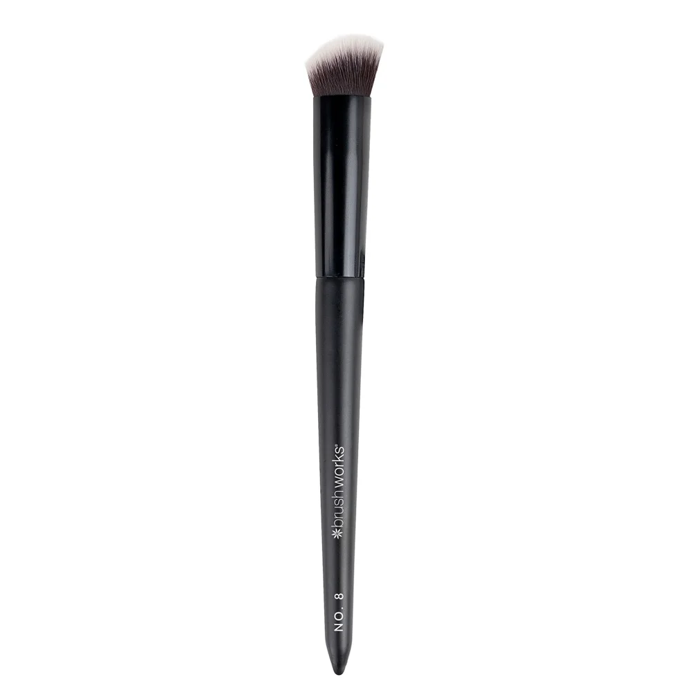 brushworks No. 8 Precise Angled Concealer Buffing Brush Imagen 1