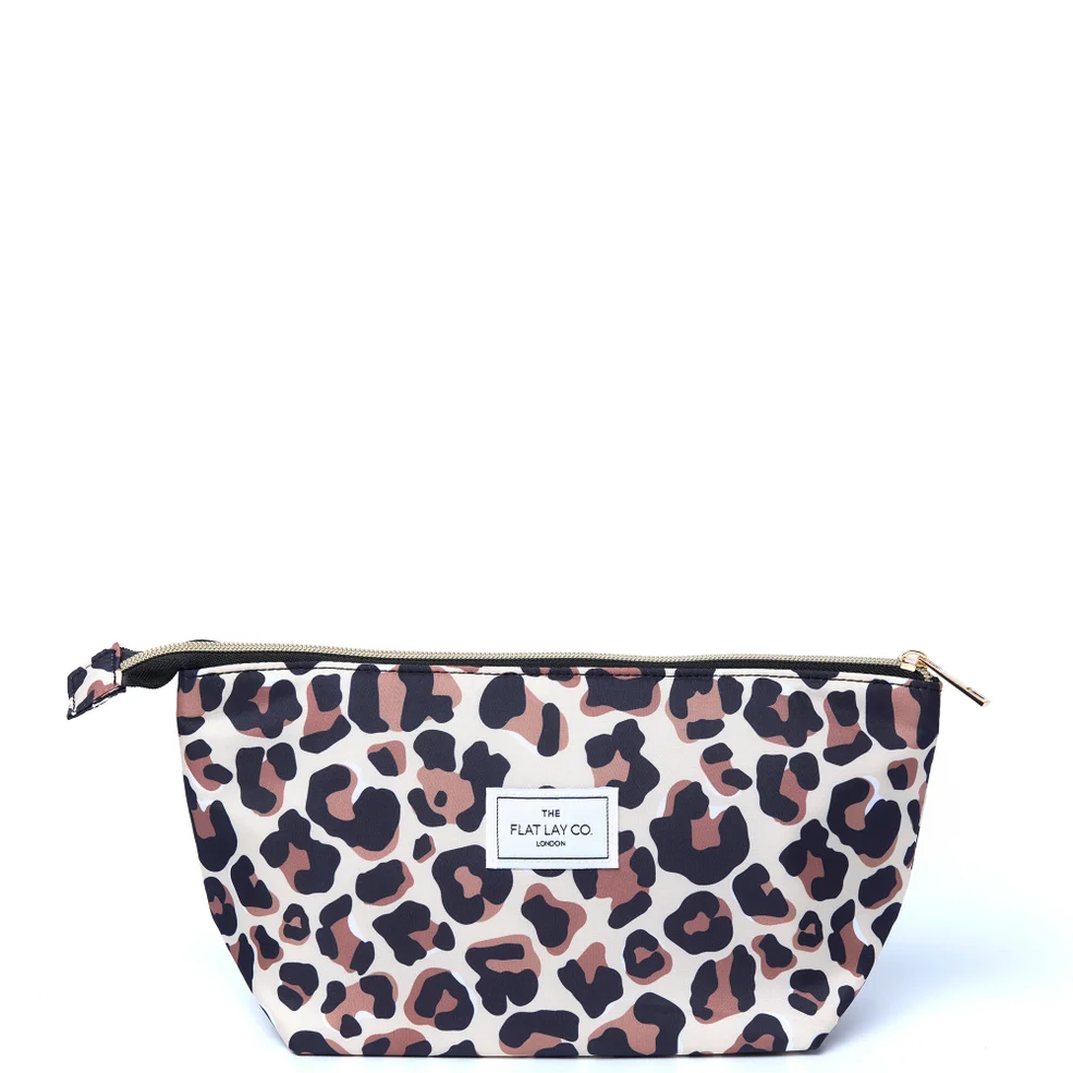The Flat Lay Co. Essential Pouch in Leopard Imagen 1