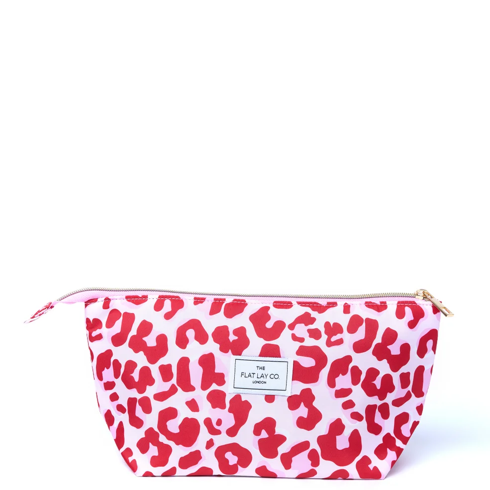 The Flat Lay Co. Essential Pouch in Pink Leopard Imagen 1