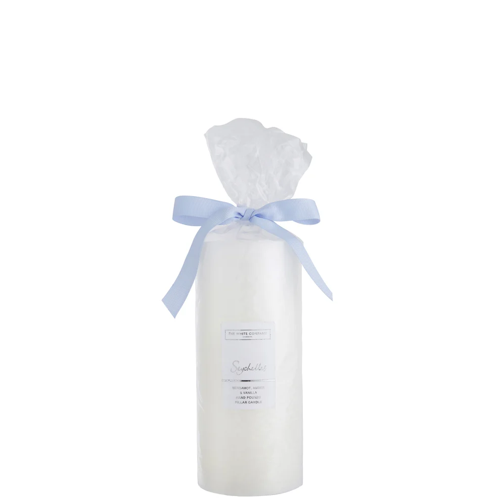 The White Company Seychelles Medium Pillar Candle 573g Imagen 1