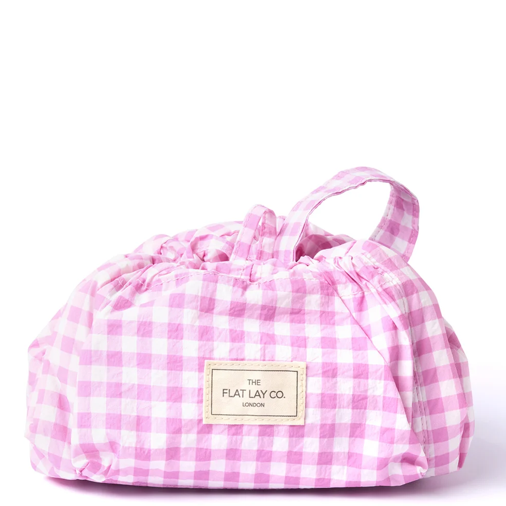 The Flat Lay Co. Parachute Drawstring Flat Lay Makeup Bag - Pink Gingham Imagen 1